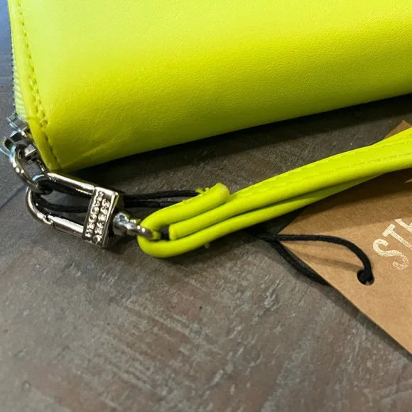 Steve Madden BZippy Lime Green Wristlet Wallet - Picture 4 of 10